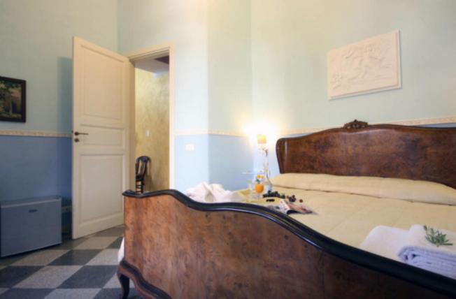 Antica Corte delle Ninfee, Historical Private Villa - Two-Bedroom Deluxe Apartment with Garden View - 55