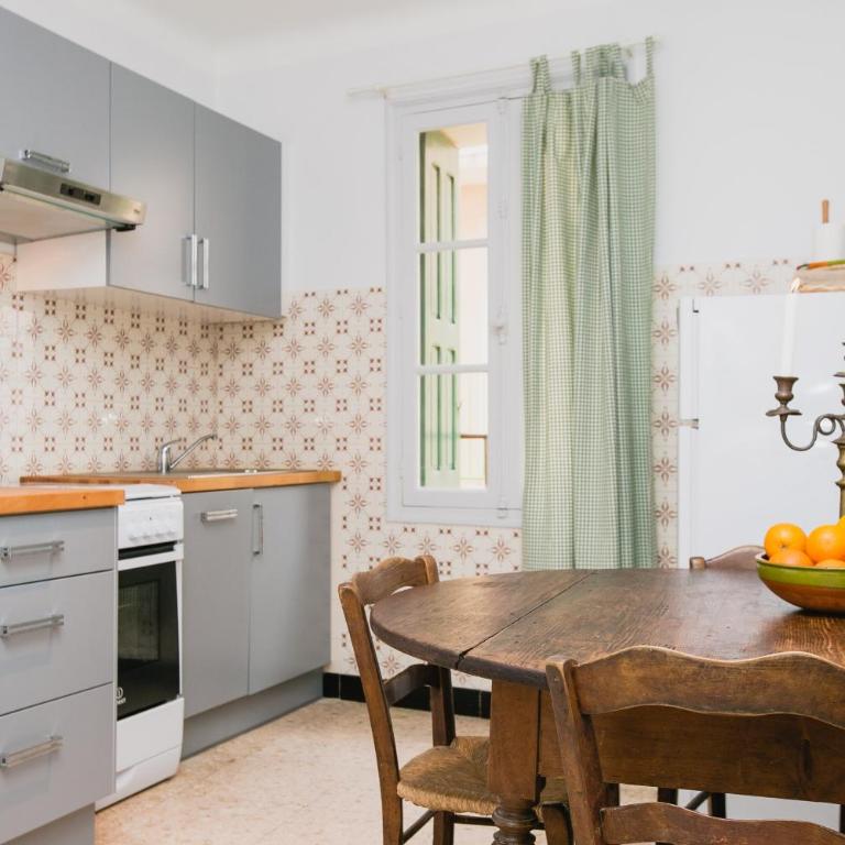 Regina's Banyuls - Spatious apartment next to the beach - Two-Bedroom Apartment - 5