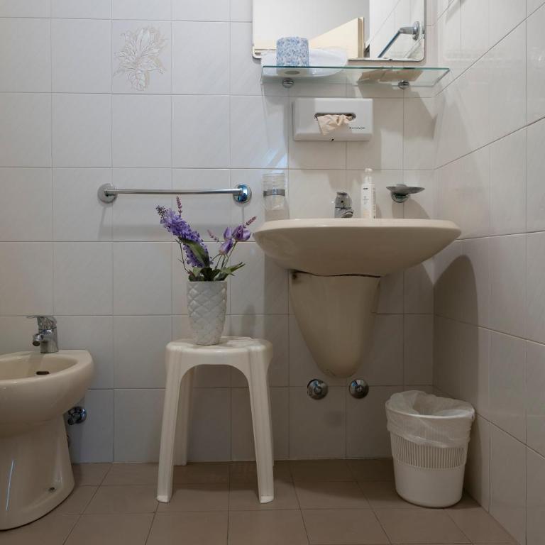 Hotel Reggiana - Standard Triple Room - 3