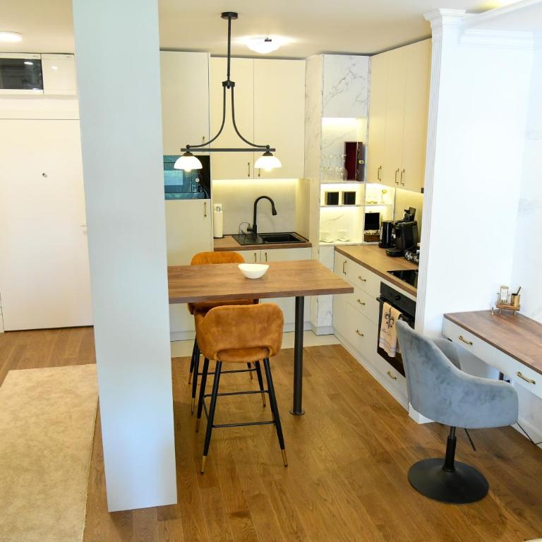 Residence LUX - One-Bedroom Apartment - 11