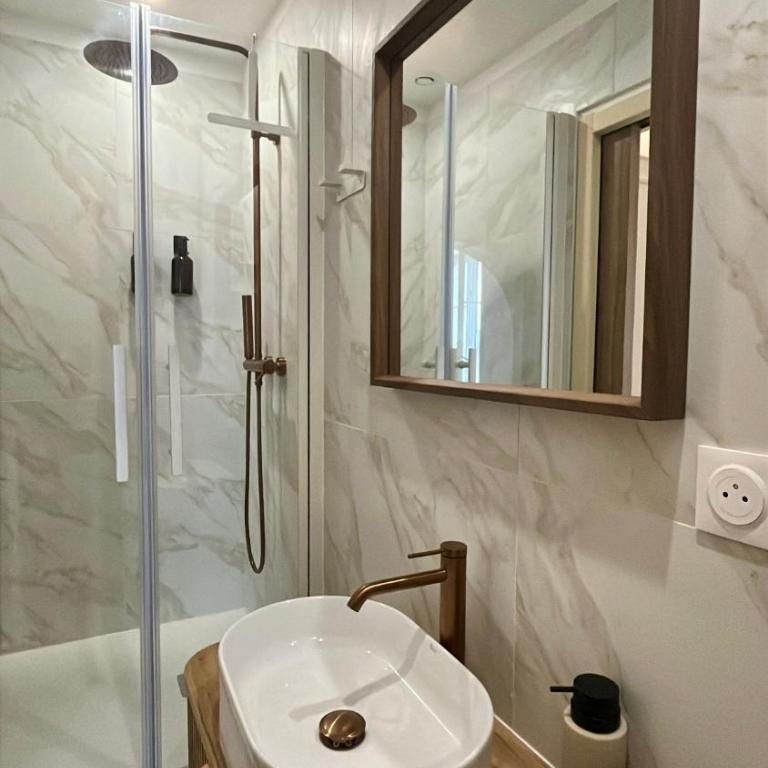 Studio moderne au pied de la Cathédrale de Reims - Apartamento de 1 dormitorio - 25