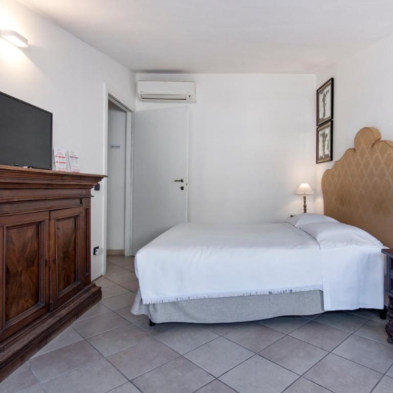 Chiesa Greca Suites - Lecce Selection - Deluxe Double Room with Balcony - 3