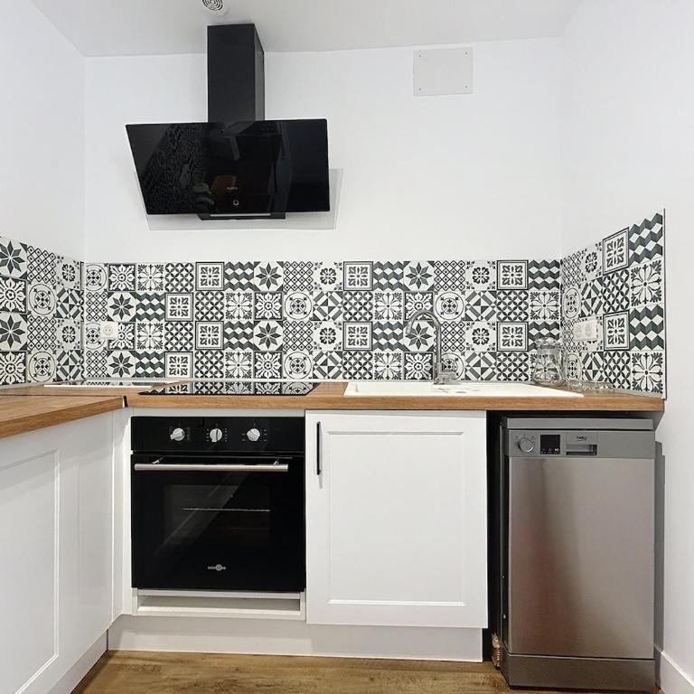 Le Patio - Grande Terrasse - Wifi et Climatisation - Two-Bedroom Apartment with Terrace - 4