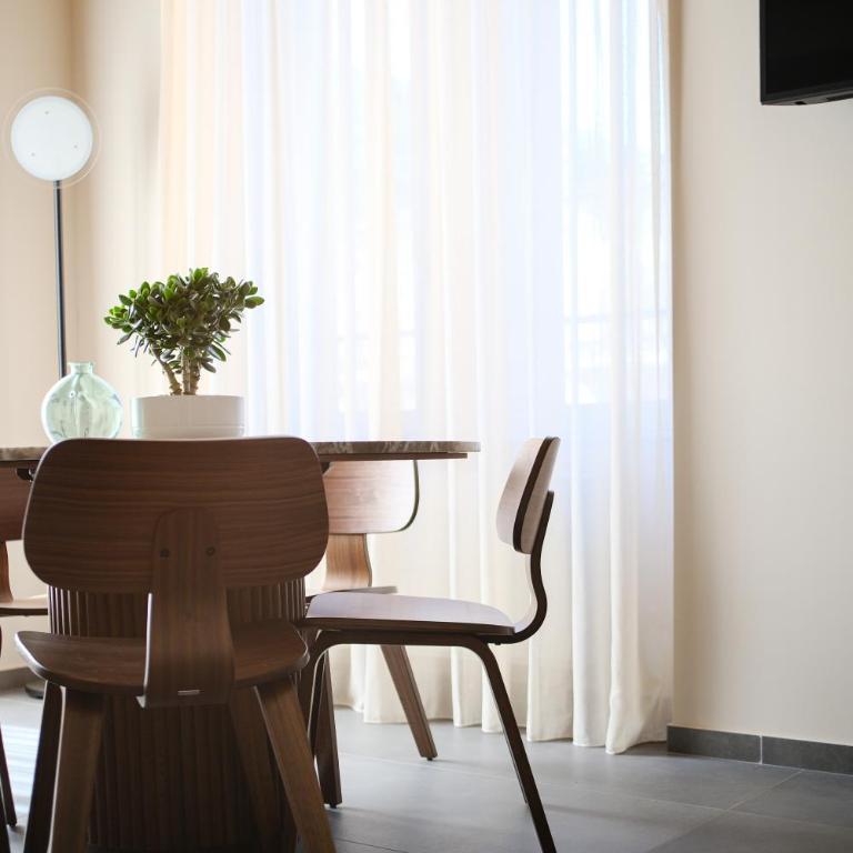 The Tower Premium Apartment - Beams & Views - 3 Min Walk to Bernina Express & Station - Apartment mit 1 Schlafzimmer, Balkon und Bergblick - 6