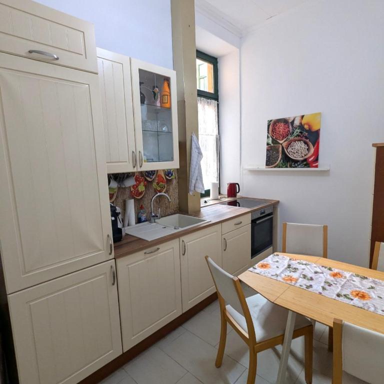 Cosy Apartment close to Oktoberfest, best infrastructure, parking included - Three-Bedroom Superior Apartment - 8