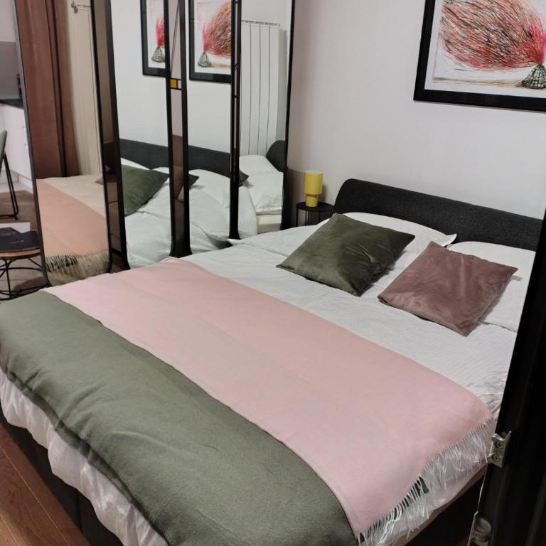 Urban Elegance Studio & SPA - Studio with Garden View - 23