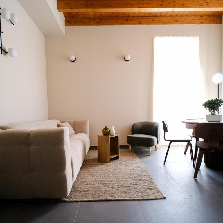 The Tower Premium Apartment - Beams & Views - 3 Min Walk to Bernina Express & Station - Apartment mit 1 Schlafzimmer, Balkon und Bergblick - 17