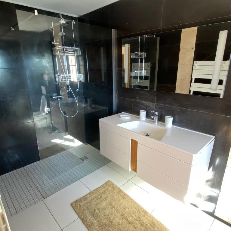 Grande villa familiale vue mer avec piscine - domaine privé à St Cyr sur Mer - Villa avec Piscine Privée - 54