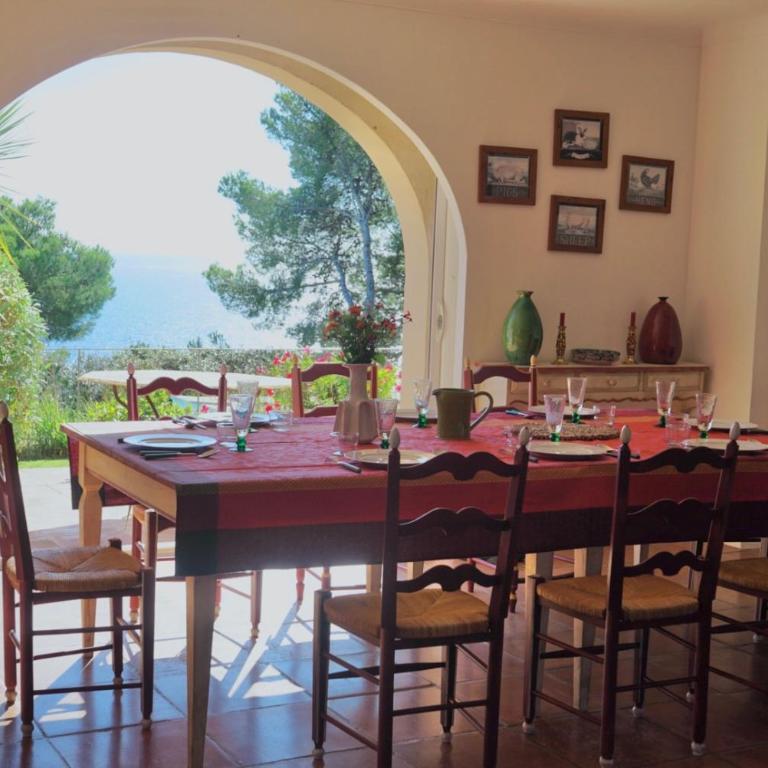 Grande villa familiale vue mer avec piscine - domaine privé à St Cyr sur Mer - Villa avec Piscine Privée - 27