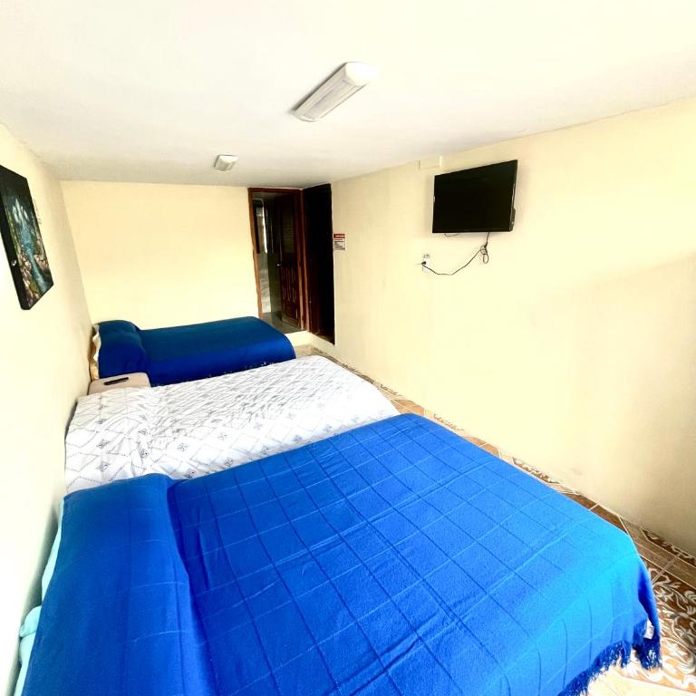 Hostal Puerto Aéreo # 1 - Habitación Triple - 2