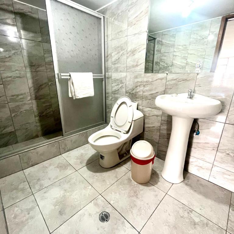 Hostal Puerto Aéreo # 1 - Habitación Triple - 1