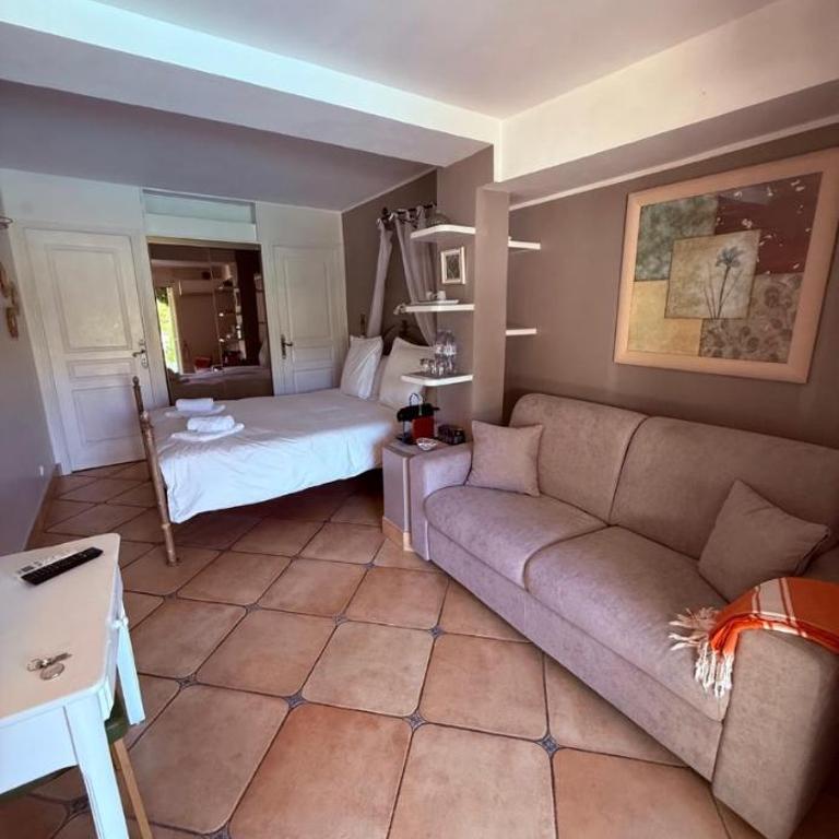 Le Mas des Amandiers - Chambre Double avec Salle de Bains Privative - 7