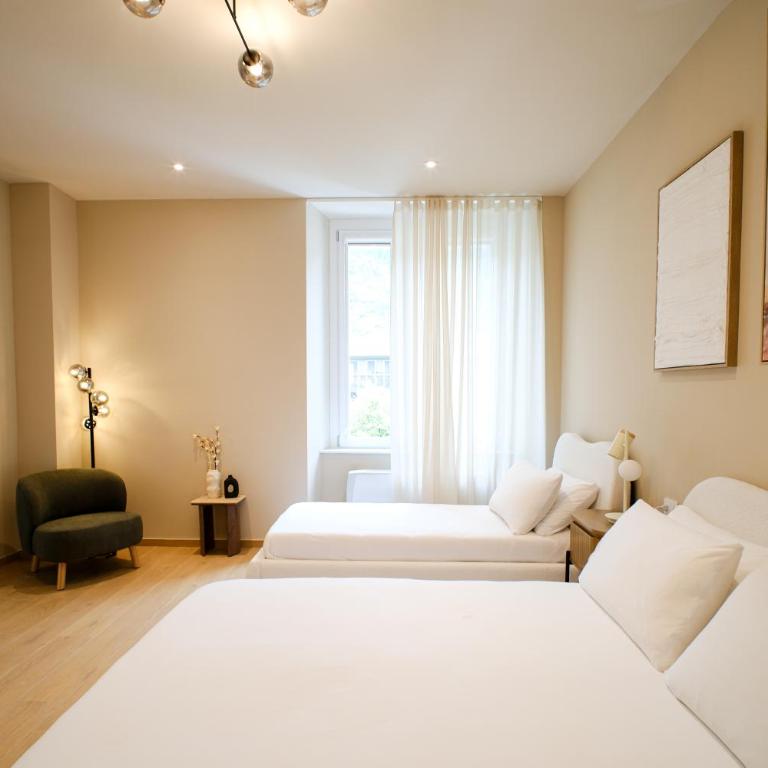 Balcony Triple Suite - 3 min walk to Bernina Express - Junior Suite with Mountain View - 14