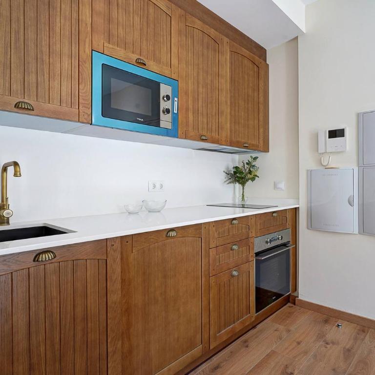 Luxury Alhambra Views Apartment - Two-Bedroom Apartment - 16