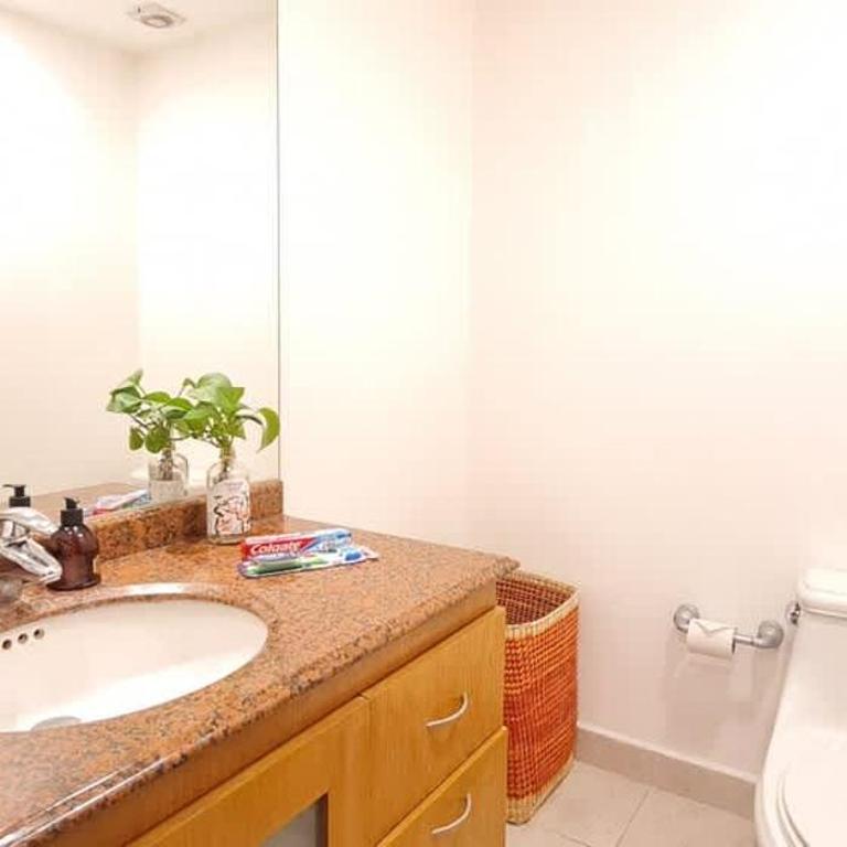 City Skyline View King bed Top Location Comfortable - Apartment - 10