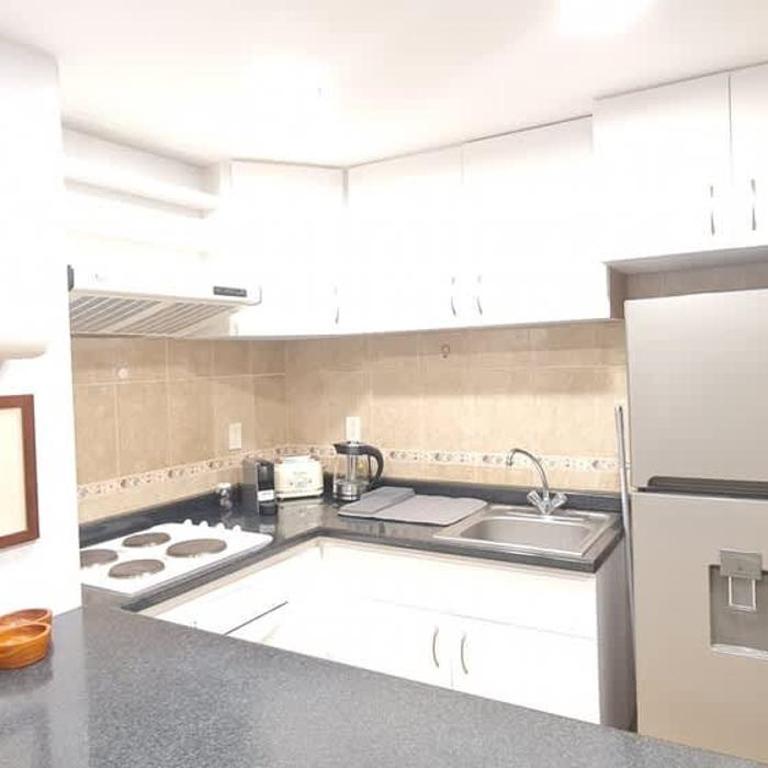 City Skyline View King bed Top Location Comfortable - Apartment - 13