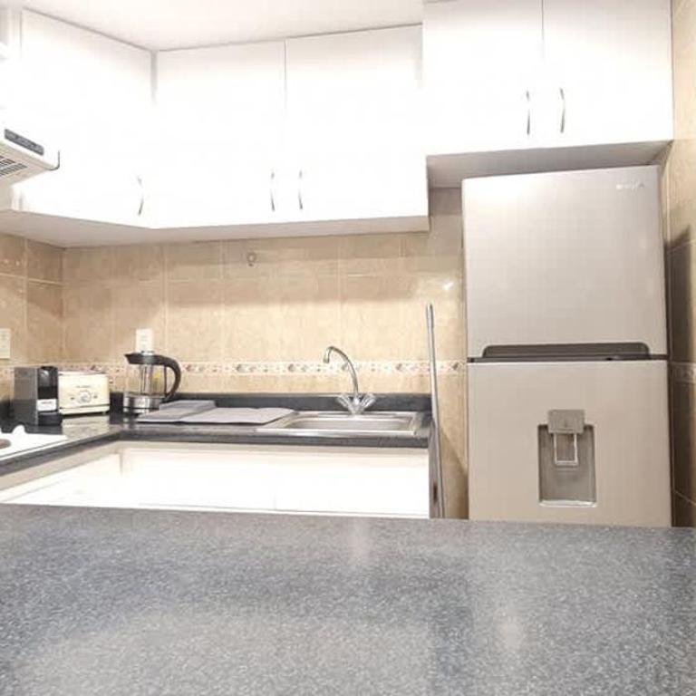 City Skyline View King bed Top Location Comfortable - Apartment - 15