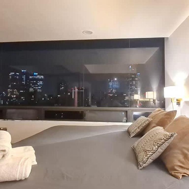 City Skyline View King bed Top Location Comfortable - Apartment - 25