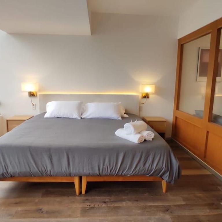 City Skyline View King bed Top Location Comfortable - Apartment - 30