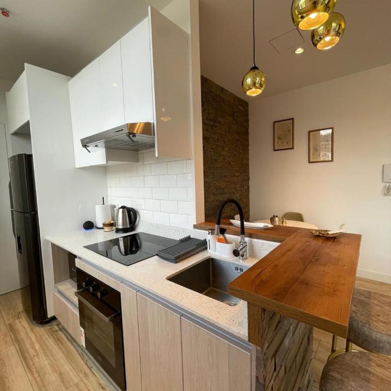 Stunning high-rise apartment with panoramic view, Jacuzzi, gym, Near Carolina Park, Atahualpa Stadium, Quicentro Shopping - Two-Bedroom Apartment - 7