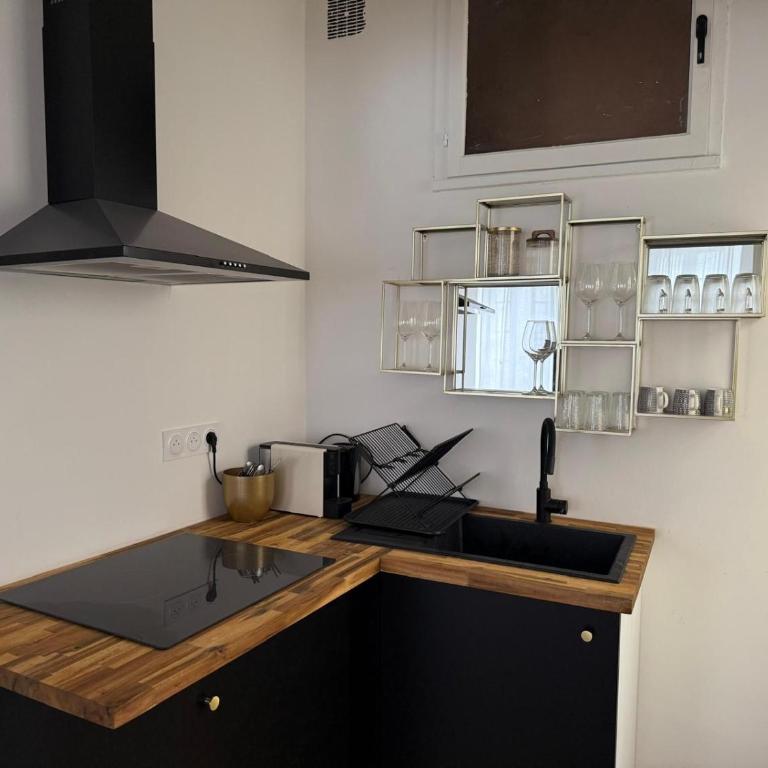 CARPENTRAS appartement climatisé 3e étage situé dans le centre historique - Appartement 3 Chambres - 9