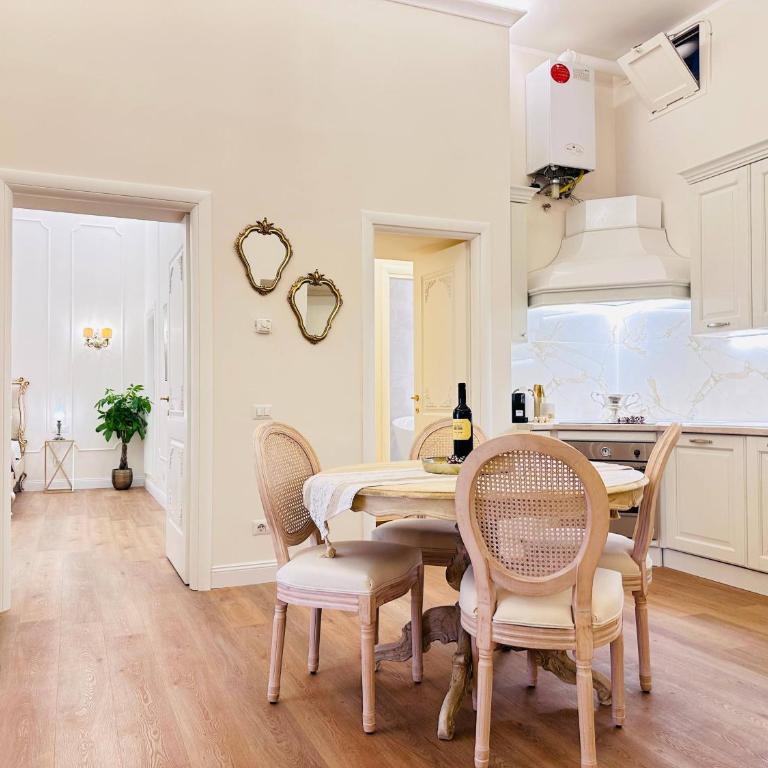 Trevi Fountain Elegant Suites - Appartamento Deluxe con 3 Camere da Letto - 14