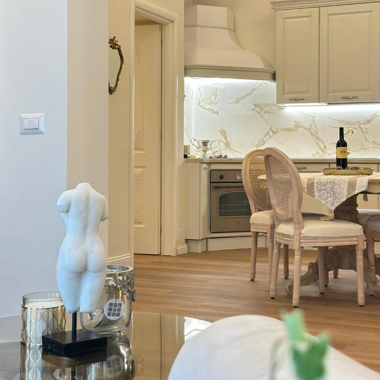 Trevi Fountain Elegant Suites - Appartamento Deluxe con 3 Camere da Letto - 33