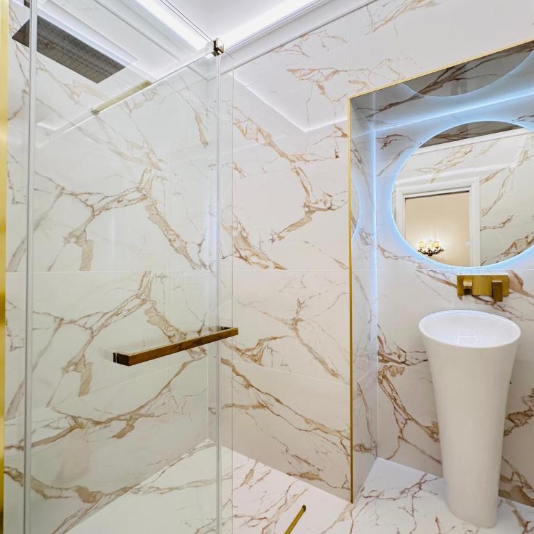 Trevi Fountain Elegant Suites - Appartamento Deluxe con 3 Camere da Letto - 45