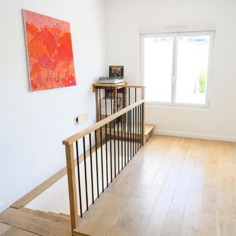 Family home 3 mins walk to the sea & center - Three-Bedroom Apartment - 11