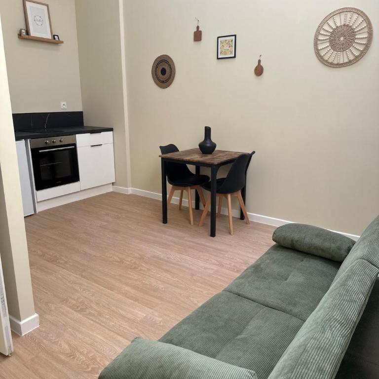 Appartement cosy gare chateaucreux - Apartamento de 1 dormitorio - 2