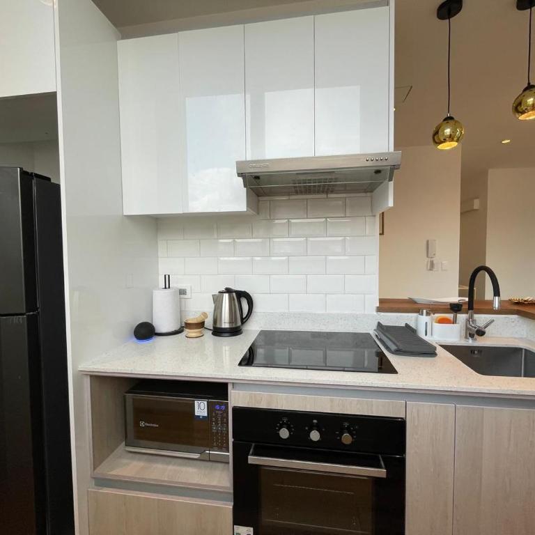 Stunning high-rise apartment with panoramic view, Jacuzzi, gym, Near Carolina Park, Atahualpa Stadium, Quicentro Shopping - Two-Bedroom Apartment - 6