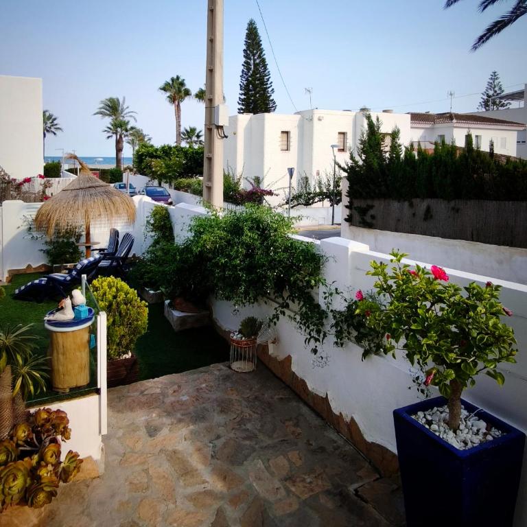 VILLA ROMPEOLAS JUNTO al MAR con PISCINA PRIVADA - Villa con piscina privada - 17