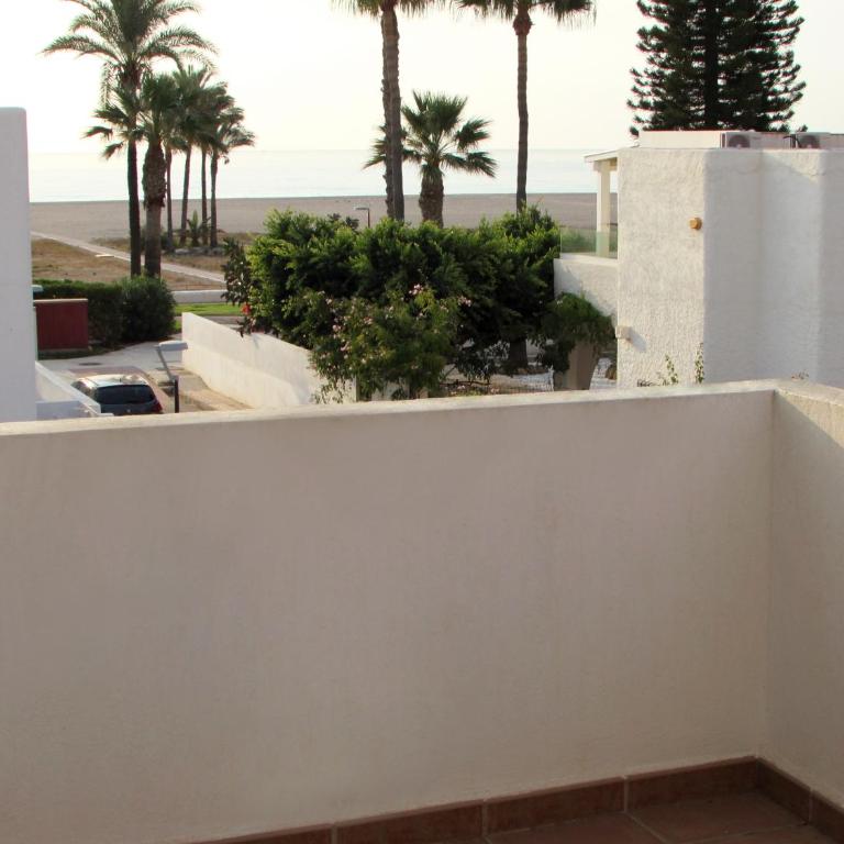 VILLA ROMPEOLAS JUNTO al MAR con PISCINA PRIVADA - Villa con piscina privada - 18
