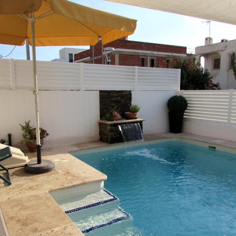 VILLA ROMPEOLAS JUNTO al MAR con PISCINA PRIVADA - Villa con piscina privada - 2