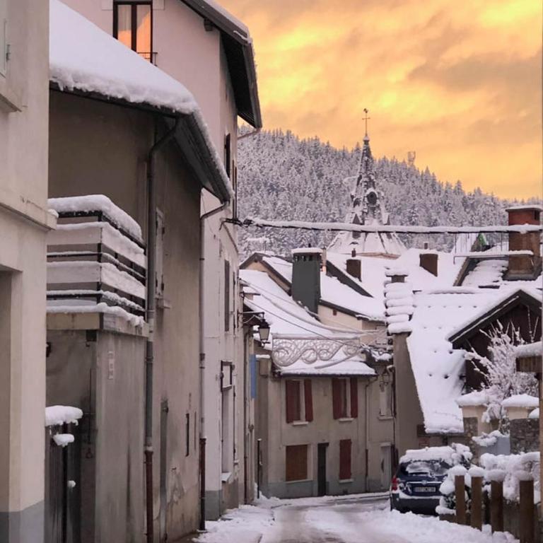 Three-star apartment in a family chalet - Three-Bedroom Apartment - 8