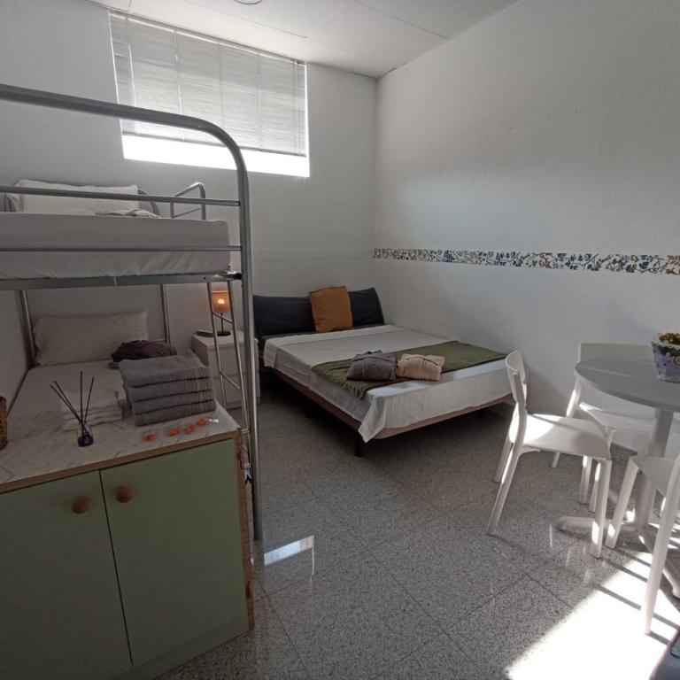 Alexa Host Vallecas - Habitación Doble con baño compartido - 2 camas - 26