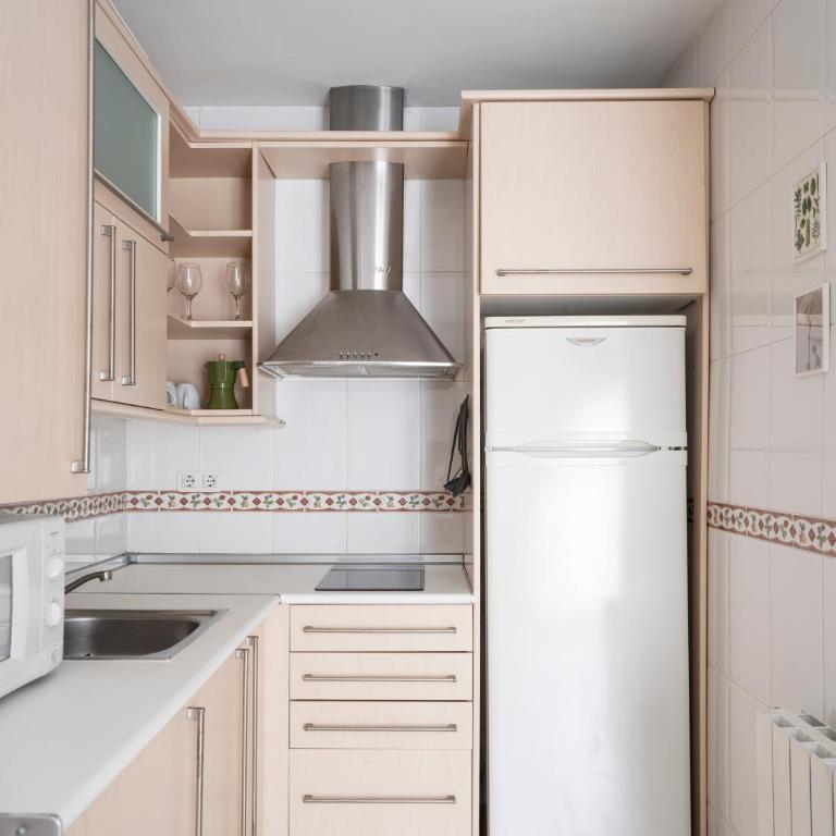 EnjoyGranada Plaza de los Lobos - Two-Bedroom Apartment - 9