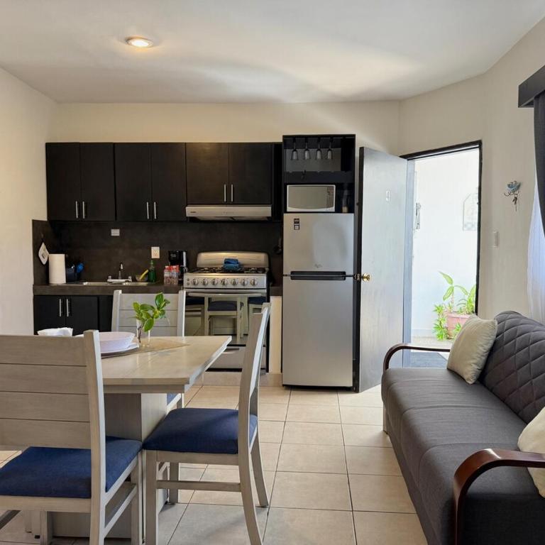 Alojamiento cerca de la playa y zona turística - One-Bedroom Apartment - 1