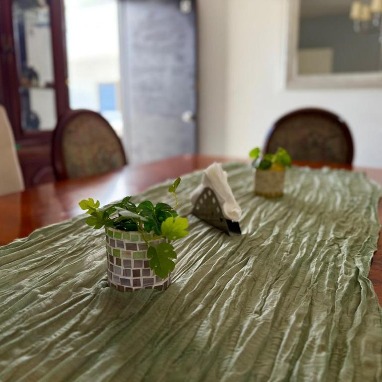 Apartamento familiar a pocas calles de la playa - Two-Bedroom Apartment - 13
