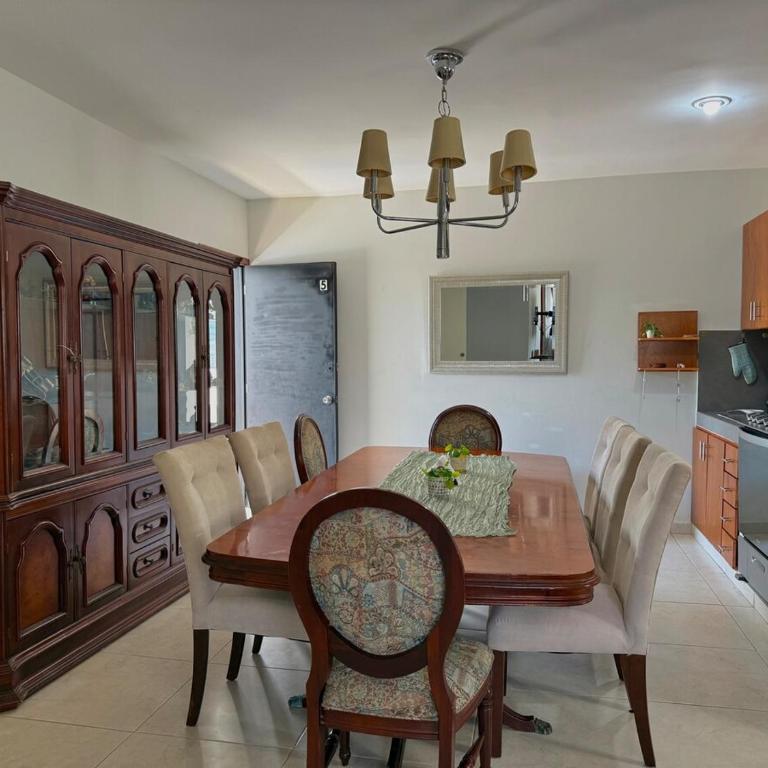 Apartamento familiar a pocas calles de la playa - Two-Bedroom Apartment - 28