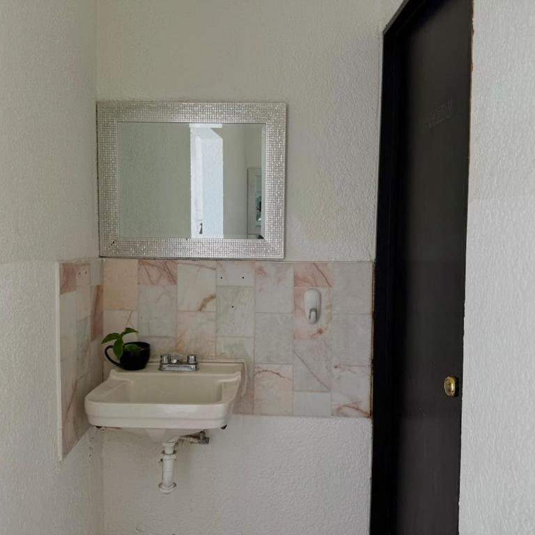 Apartamento familiar a pocas calles de la playa - Two-Bedroom Apartment - 31