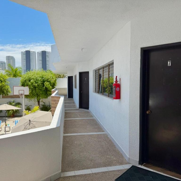 Loft a pocas cuadras de la playa y Zona Dorada - One-Bedroom Apartment - 32