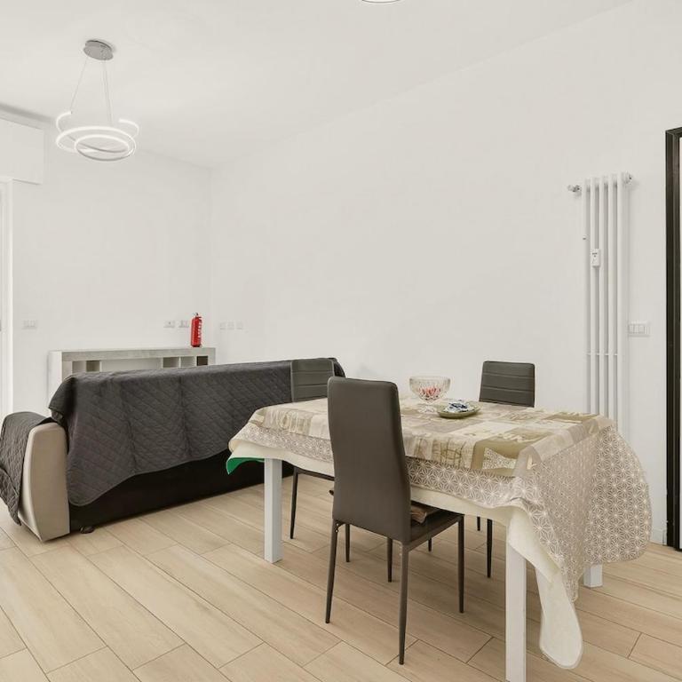 Apartment - Monza - Center - 2 rooms - Appartamento con 2 Camere da Letto - 25