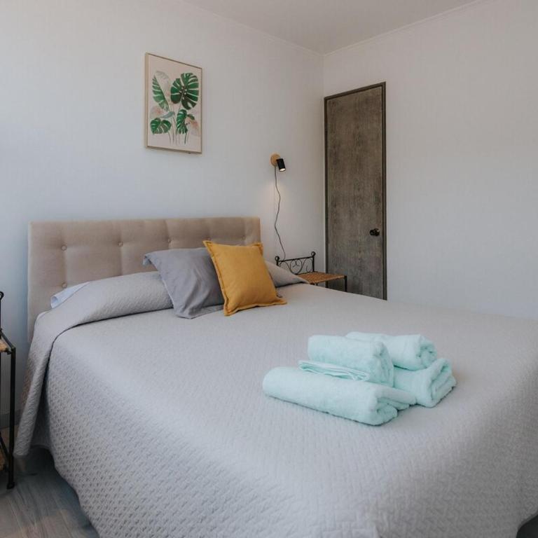 Apartment steps to the beach and casino - One-Bedroom Apartment - 3