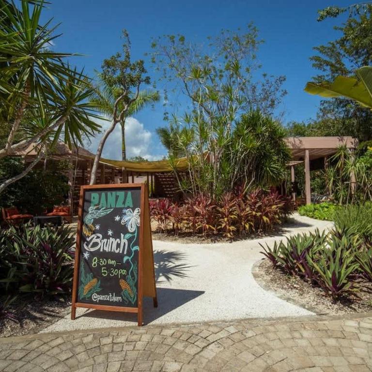 Aflora Townhouse Style - 3BR Garden Condo with Private Pool & Huge Common Pool - Apartamento - 44