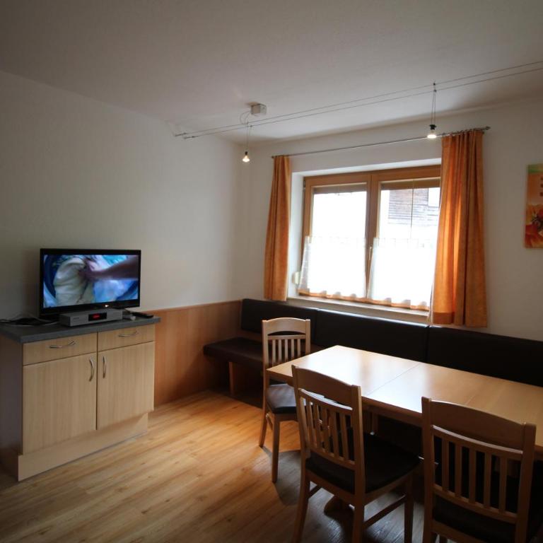 Haus Peter Schiestl - Three-Bedroom Apartment - 20
