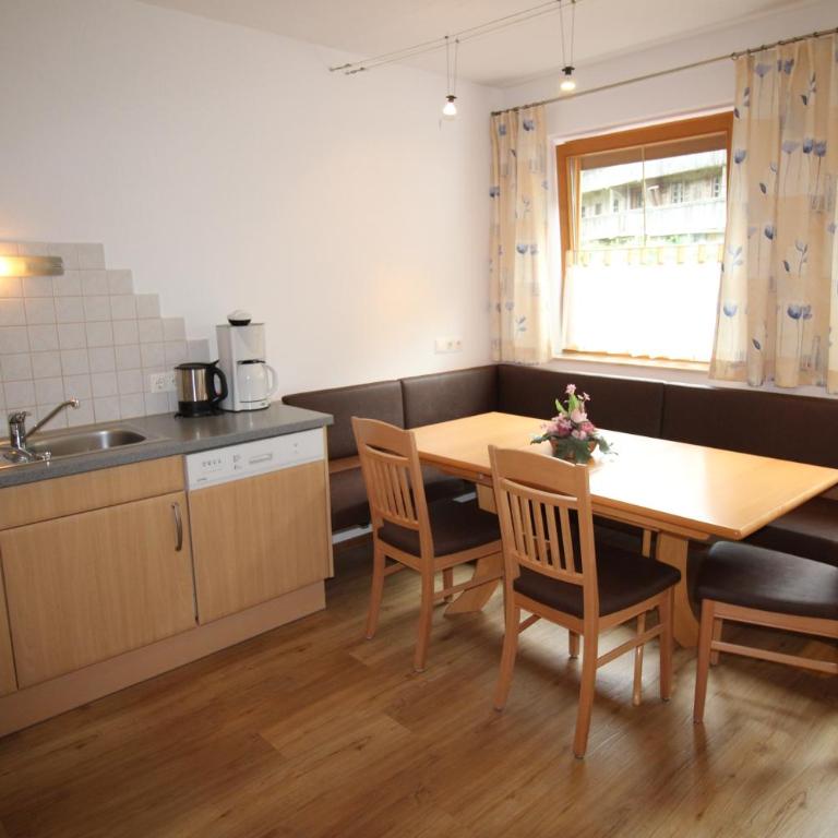 Haus Annemarie Schiestl - Three-Bedroom Apartment - 42