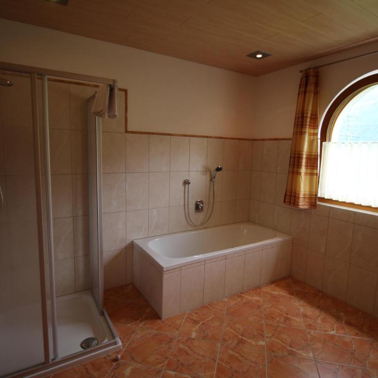 Haus Annemarie Schiestl - Three-Bedroom Apartment - 43
