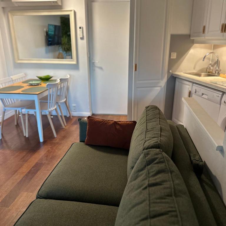 Appartement classé 4 étoiles Le Jardin sur la Mer avec PISCINES - Appartement Ressourçant végétation méditerranéenne, - Appartement 1 Chambre - Vue sur Mer - 24