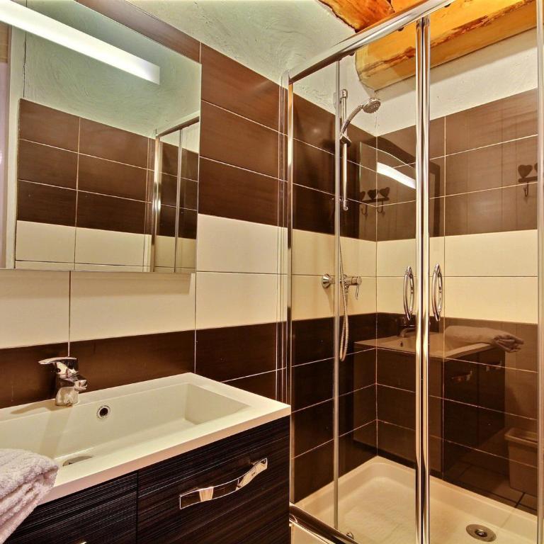 Chalet 15 personnes, proche pistes, 7 chambres, La Plagne - FR-1-455-158 - Chalet (15 adults) - 12